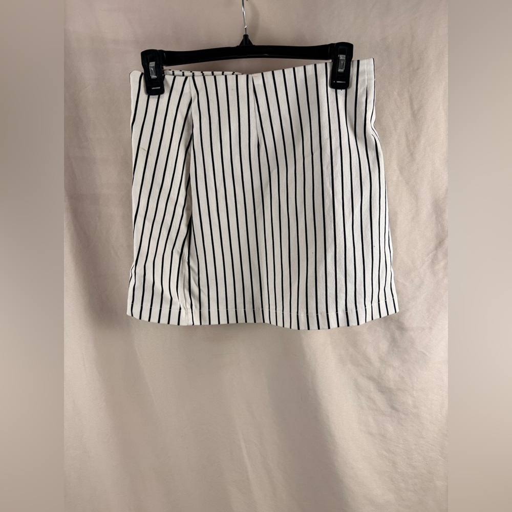 Forever 21 Black and White Striped Mini Skirt EY - 045